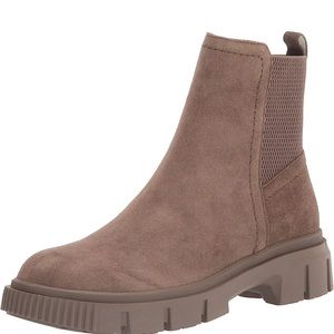 Blondo - Bandit Lug Chelsea Waterproof Boot (Fits more like.a 7.5)